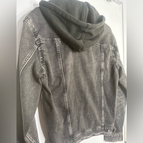 American Eagle black hooded denim jacket. Size XS - Picture 9 of 9